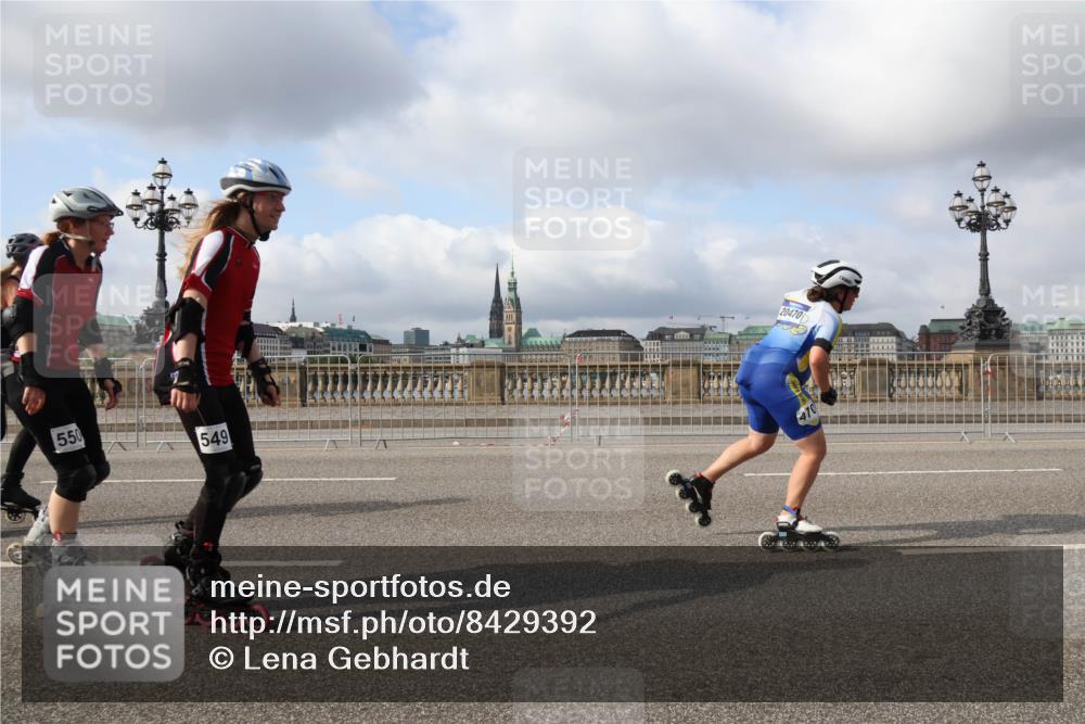 29.06.2025 - hella hamburg halbmarathon Lena Gebhardt http://msf.ph/oto/8429392 29.06.2025 08:59:43 Lombardsbrücke 550, 549, 20470, 470 meine-sportfotos.de