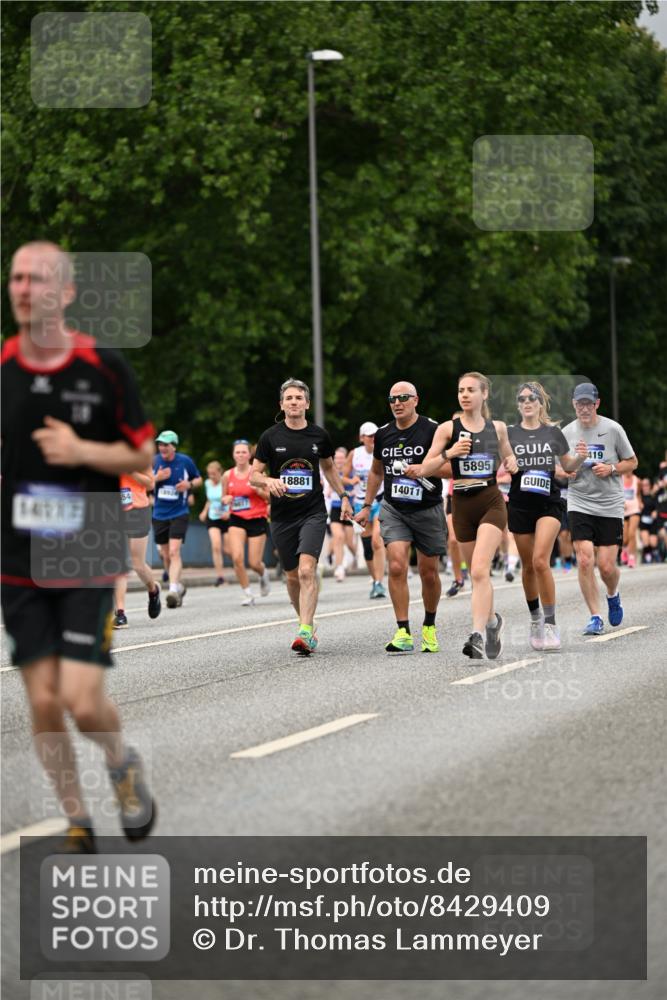 29.06.2025 - hella hamburg halbmarathon Dr. Thomas Lammeyer http://msf.ph/oto/8429409 29.06.2025 10:51:35 Kennedybrücke 1371, 1555, 1593, 1608, 1961, 2162, 2327, 2500, 2537, 2556, 2981, 3277, 3339, 3406, 3407, 3823, 4325, 4342, 5697, 5700, 5895, 6485, 6740, 6995, 7827, 7960, 8131, 8541, 8967, 9092, 9557, 9743, 10511, 10514, 10515, 10591, 11160, 11378 meine-sportfotos.de