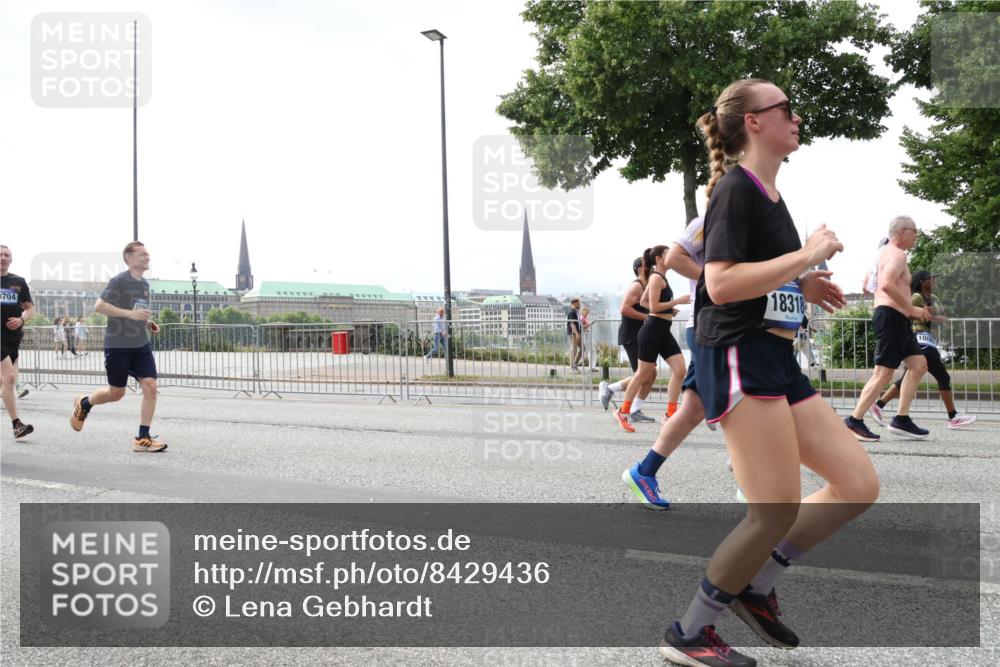 29.06.2025 - hella hamburg halbmarathon Lena Gebhardt http://msf.ph/oto/8429436 29.06.2025 10:43:55 Lombardsbrücke 704, 18318, 100, 1023, 1026, 1095, 1306, 1310, 1400, 1459, 1802, 1804, 2073, 2186, 2692, 2733, 3065, 3288, 3390, 3596, 3597, 4627, 4636, 4866, 4898, 5001, 5127, 5192, 5201, 5214, 5293, 5370, 5730, 5731, 5890, 5902, 5905, 6012, 6036, 6096, 6226, 6334, 6895, 6931, 6971, 6973, 7197, 7205, 7206, 7326, 7489, 7504, 7610, 7818, 7926, 8000, 8058, 8233, 8504, 8591, 8763, 8870, 8957, 9073, 9704, 9831, 9879, 10083, 10097, 10200, 10202 meine-sportfotos.de