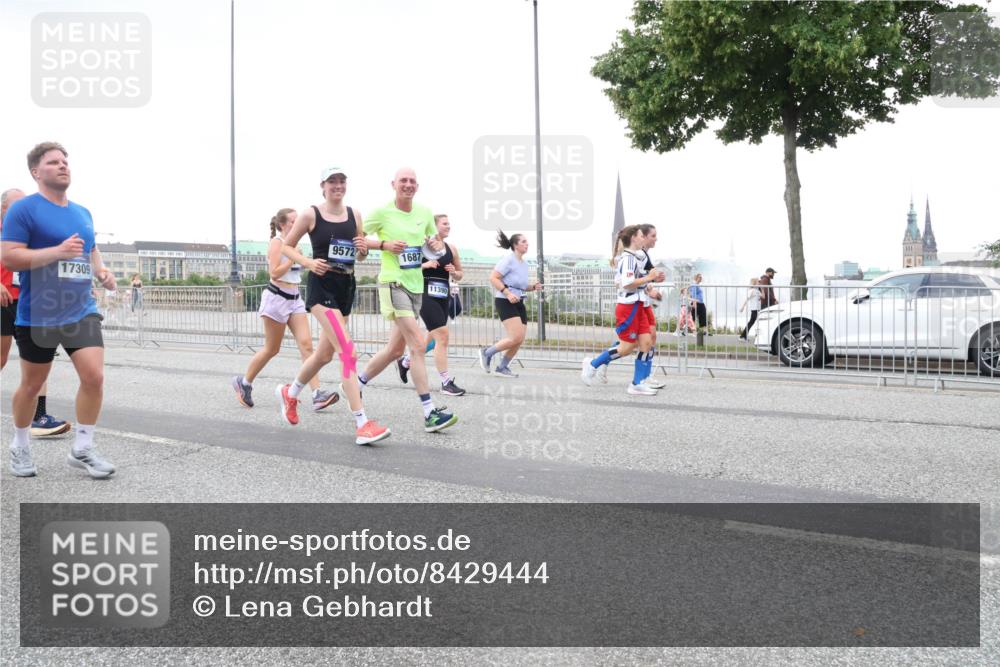 29.06.2025 - hella hamburg halbmarathon Lena Gebhardt http://msf.ph/oto/8429444 29.06.2025 10:54:03 Lombardsbrücke 9572, 1687, 17309, 11390, 1017, 1263, 1687, 1744, 1753, 1762, 1779, 1789, 1822, 2079, 2372, 2600, 2761, 2854, 3055, 3079, 3187, 3188, 3249, 3364, 3465, 3467, 3557, 4323, 4685, 4801, 4838, 5157, 5309, 5430, 5514, 5804, 5817, 5856, 5857, 5898, 5964, 6039, 6192, 6273, 6306, 6468, 6583, 6913, 6987, 6988, 6996, 7039, 7498, 7537, 7614, 7670, 7874, 7890, 7946, 8867, 8924, 9138, 9203, 9503, 9531, 9572, 9771, 10207, 11354, 11390, 11785 meine-sportfotos.de
