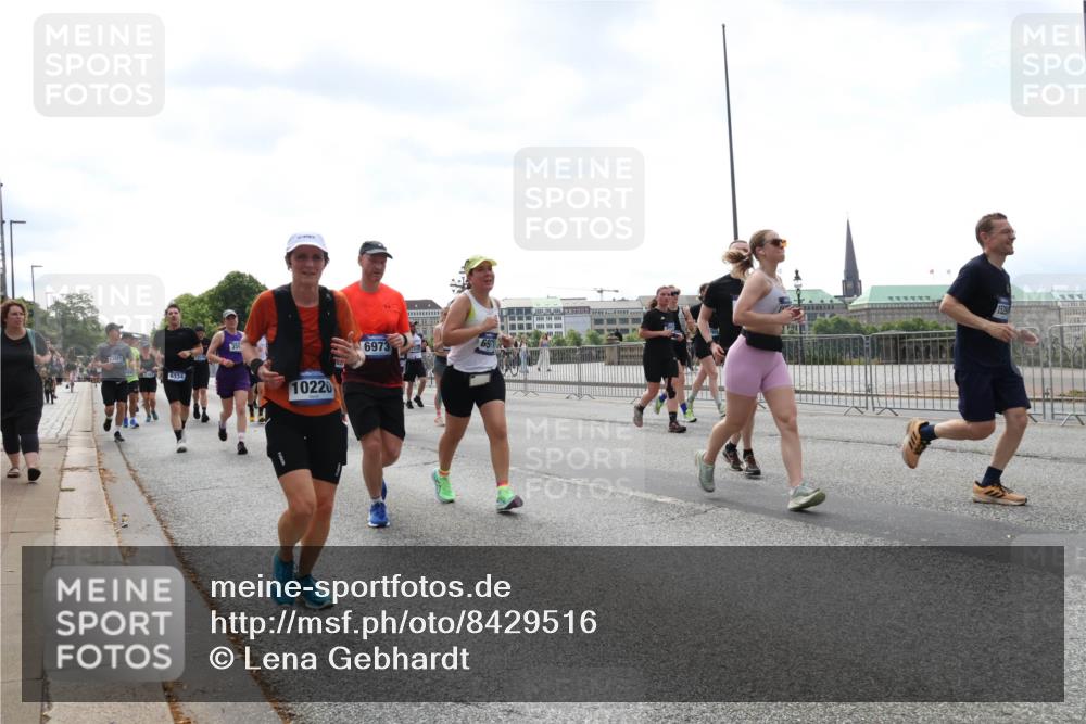 29.06.2025 - hella hamburg halbmarathon Lena Gebhardt http://msf.ph/oto/8429516 29.06.2025 10:43:55 Lombardsbrücke 13371, 6334, 10220, 6973, 1023, 1026, 1095, 1306, 1310, 1400, 1459, 1802, 1804, 2073, 2186, 2692, 2733, 3065, 3288, 3390, 3596, 3597, 4627, 4636, 4866, 4898, 5001, 5127, 5192, 5201, 5214, 5293, 5370, 5730, 5731, 5890, 5902, 5905, 6012, 6036, 6096, 6226, 6334, 6895, 6931, 6971, 6973, 7197, 7205, 7206, 7326, 7489, 7504, 7610, 7818, 7926, 8000, 8058, 8233, 8504, 8591, 8763, 8870, 8957, 9073, 9704, 9831, 9879, 10083, 10097, 10200, 10202 meine-sportfotos.de