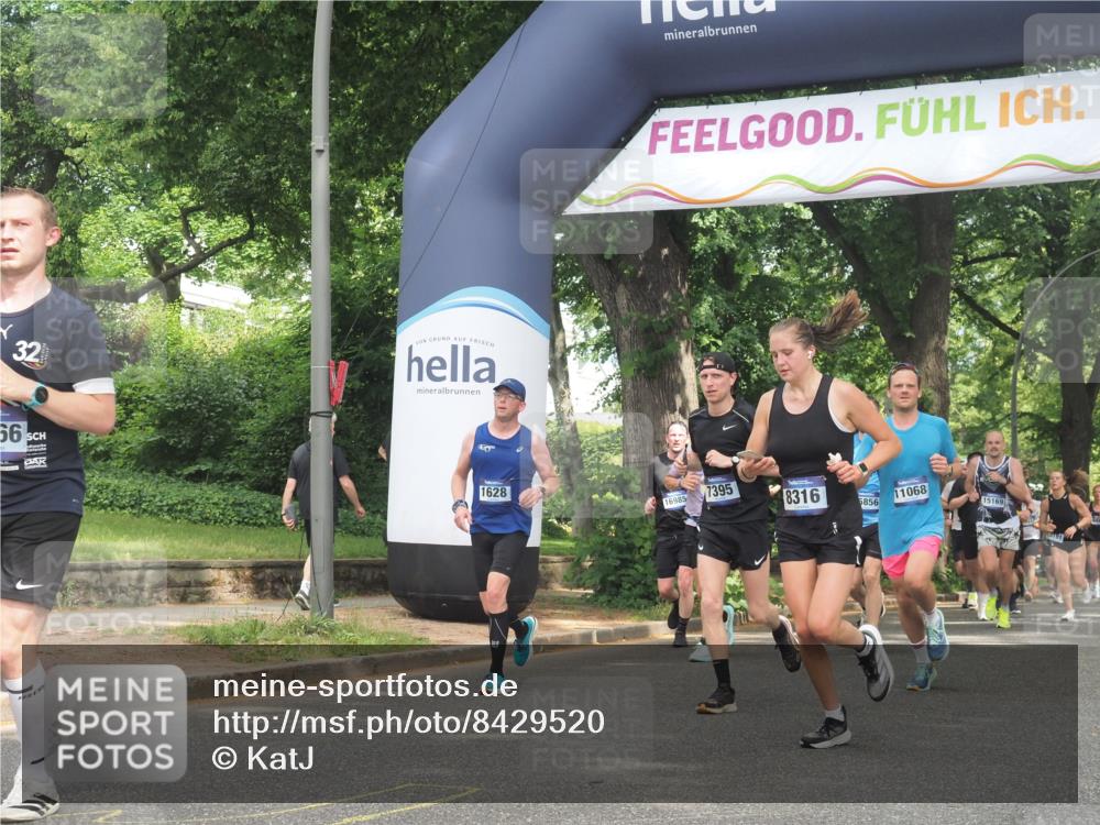 29.06.2025 - hella hamburg halbmarathon KatJ http://msf.ph/oto/8429520 29.06.2025 10:41:23 Zwischen KM18-KM19 1496, 1628, 2630, 6938, 7395, 8316, 8698 meine-sportfotos.de