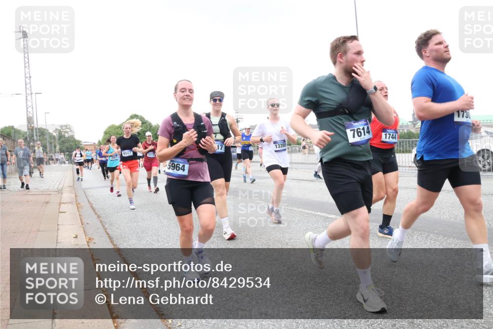 29.06.2025 - hella hamburg halbmarathon Lena Gebhardt http://msf.ph/oto/8429534 29.06.2025 10:54:03 Lombardsbrücke 9503, 2372, 5964, 17, 13350, 7614, 1744, 1730, 1017, 1263, 1687, 1744, 1753, 1762, 1779, 1789, 1822, 2079, 2372, 2600, 2761, 2854, 3055, 3079, 3187, 3188, 3249, 3364, 3465, 3467, 3557, 4323, 4685, 4801, 4838, 5157, 5309, 5430, 5514, 5804, 5817, 5856, 5857, 5898, 5964, 6039, 6192, 6273, 6306, 6468, 6583, 6913, 6987, 6988, 6996, 7039, 7498, 7537, 7614, 7670, 7874, 7890, 7946, 8867, 8924, 9138, 9203, 9503, 9531, 9572, 9771, 10207, 11354, 11390, 11785 meine-sportfotos.de