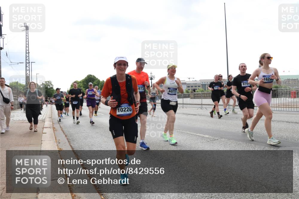 29.06.2025 - hella hamburg halbmarathon Lena Gebhardt http://msf.ph/oto/8429556 29.06.2025 10:43:56 Lombardsbrücke 13371, 6334, 359, 10220, 1629, 970, 6973, 2733, 6971, 1023, 1026, 1095, 1306, 1310, 1400, 1459, 1802, 1804, 2073, 2186, 2692, 2733, 3065, 3288, 3390, 3596, 3597, 4627, 4636, 4866, 4898, 5001, 5127, 5192, 5201, 5214, 5293, 5370, 5730, 5731, 5890, 5902, 5905, 6036, 6096, 6226, 6334, 6895, 6931, 6971, 6973, 7197, 7205, 7206, 7326, 7489, 7504, 7610, 7818, 8000, 8058, 8233, 8504, 8591, 8763, 8870, 8957, 9073, 9704, 9831, 9879, 10083, 10097, 10200, 10202, 11955 meine-sportfotos.de