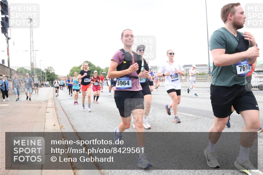 29.06.2025 - hella hamburg halbmarathon Lena Gebhardt http://msf.ph/oto/8429561 29.06.2025 10:54:04 Lombardsbrücke 3557, 9503, 2372, 5964, 1017, 13350, 7614, 1017, 1263, 1687, 1744, 1753, 1762, 1779, 1789, 1822, 2079, 2372, 2600, 2761, 2854, 3055, 3079, 3187, 3188, 3249, 3364, 3465, 3467, 3557, 4323, 4685, 4801, 4838, 5157, 5309, 5430, 5514, 5804, 5817, 5856, 5857, 5898, 5964, 6039, 6192, 6273, 6468, 6583, 6913, 6987, 6988, 6996, 7039, 7498, 7614, 7670, 7874, 7890, 7946, 8867, 8924, 9138, 9203, 9503, 9531, 9572, 9771, 10207, 11354, 11390, 11785 meine-sportfotos.de
