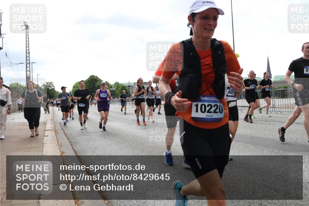 29.06.2025 - hella hamburg halbmarathon Lena Gebhardt http://msf.ph/oto/8429645 29.06.2025 10:43:56 Lombardsbrücke 13371, 6334, 3597, 10285, 10220, 2733, 69, 15790, 97, 1023, 1026, 1095, 1306, 1310, 1400, 1459, 1802, 1804, 2073, 2186, 2692, 2733, 3065, 3288, 3390, 3596, 3597, 4627, 4636, 4866, 4898, 5001, 5127, 5192, 5201, 5214, 5293, 5370, 5730, 5731, 5890, 5902, 5905, 6036, 6096, 6226, 6334, 6895, 6931, 6971, 6973, 7197, 7205, 7206, 7326, 7489, 7504, 7610, 7818, 8000, 8058, 8233, 8504, 8591, 8763, 8870, 8957, 9073, 9704, 9831, 9879, 10083, 10097, 10200, 10202, 11955 meine-sportfotos.de