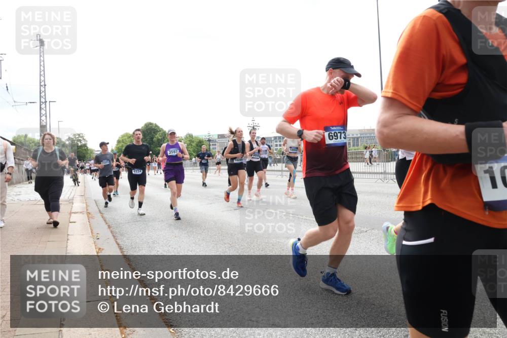 29.06.2025 - hella hamburg halbmarathon Lena Gebhardt http://msf.ph/oto/8429666 29.06.2025 10:43:57 Lombardsbrücke 13371, 529, 6334, 3597, 8058, 10285, 10553, 6973, 10, 1023, 1026, 1095, 1306, 1310, 1400, 1459, 1802, 1804, 2073, 2186, 2692, 2733, 3065, 3288, 3390, 3596, 3597, 4627, 4636, 4866, 4898, 5001, 5127, 5192, 5201, 5214, 5293, 5370, 5730, 5731, 5890, 5902, 5905, 6036, 6096, 6226, 6334, 6895, 6931, 6971, 6973, 7197, 7205, 7206, 7326, 7489, 7504, 7610, 7818, 8000, 8058, 8233, 8504, 8591, 8763, 8870, 8957, 9073, 9704, 9831, 9879, 10083, 10097, 10200, 10202, 11955 meine-sportfotos.de
