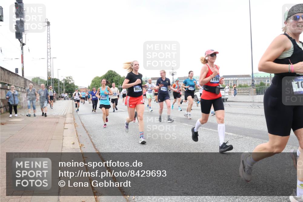 29.06.2025 - hella hamburg halbmarathon Lena Gebhardt http://msf.ph/oto/8429693 29.06.2025 10:54:05 Lombardsbrücke 3557, 9503, 18348, 19019, 1789, 10, 1017, 1263, 1687, 1744, 1753, 1762, 1779, 1789, 1822, 2079, 2372, 2600, 2761, 2854, 3055, 3079, 3187, 3188, 3249, 3364, 3465, 3467, 3557, 4323, 4685, 4720, 4801, 4838, 5157, 5309, 5430, 5514, 5804, 5817, 5856, 5898, 5964, 6039, 6192, 6273, 6468, 6583, 6913, 6987, 6988, 6996, 7039, 7498, 7614, 7670, 7874, 7890, 7946, 8801, 8803, 8867, 8924, 9138, 9203, 9503, 9531, 9572, 9771, 10207, 11354, 11390, 11785 meine-sportfotos.de