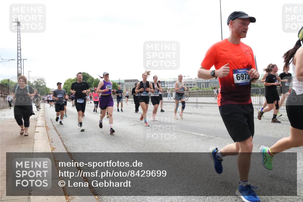 29.06.2025 - hella hamburg halbmarathon Lena Gebhardt http://msf.ph/oto/8429699 29.06.2025 10:43:57 Lombardsbrücke 13371, 6334, 3597, 10285, 8058, 6973, 15790, 1023, 1026, 1095, 1306, 1310, 1400, 1459, 1802, 1804, 2073, 2186, 2692, 2733, 3065, 3288, 3390, 3596, 3597, 4627, 4636, 4866, 4898, 5001, 5127, 5192, 5201, 5214, 5293, 5370, 5730, 5731, 5890, 5902, 5905, 6036, 6096, 6226, 6334, 6895, 6931, 6971, 6973, 7197, 7205, 7206, 7326, 7489, 7504, 7610, 7818, 8000, 8058, 8233, 8504, 8591, 8763, 8870, 8957, 9073, 9704, 9831, 9879, 10083, 10097, 10200, 10202, 11955 meine-sportfotos.de