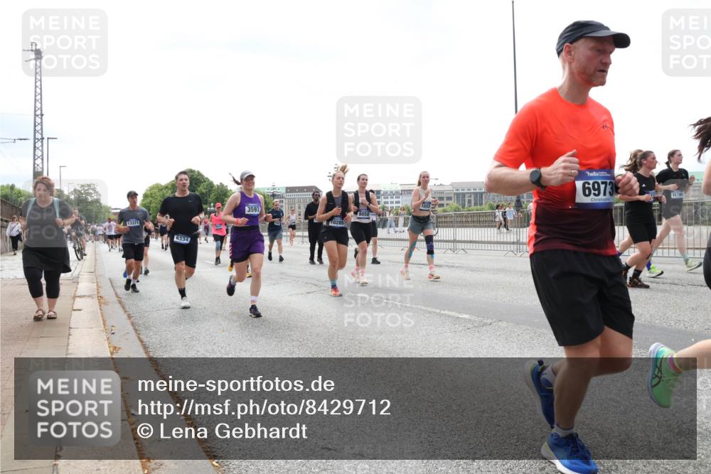 29.06.2025 - hella hamburg halbmarathon Lena Gebhardt http://msf.ph/oto/8429712 29.06.2025 10:43:57 Lombardsbrücke 13371, 6334, 3597, 0285, 6973, 1023, 1026, 1095, 1306, 1310, 1400, 1459, 1802, 1804, 2073, 2186, 2692, 2733, 3065, 3288, 3390, 3596, 3597, 4627, 4636, 4866, 4898, 5001, 5127, 5192, 5201, 5214, 5293, 5370, 5730, 5731, 5890, 5902, 5905, 6036, 6096, 6226, 6334, 6895, 6931, 6971, 6973, 7197, 7205, 7206, 7326, 7489, 7504, 7610, 7818, 8000, 8058, 8233, 8504, 8591, 8763, 8870, 8957, 9073, 9704, 9831, 9879, 10083, 10097, 10200, 10202, 11955 meine-sportfotos.de