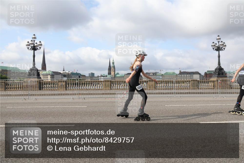 29.06.2025 - hella hamburg halbmarathon Lena Gebhardt http://msf.ph/oto/8429757 29.06.2025 08:59:44 Lombardsbrücke 502 meine-sportfotos.de