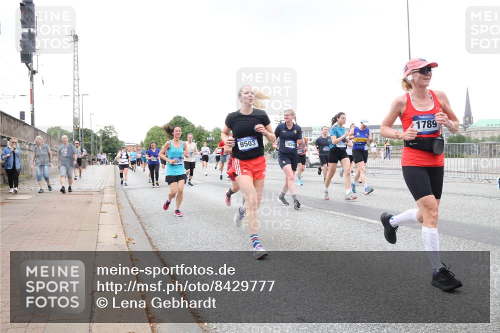29.06.2025 - hella hamburg halbmarathon Lena Gebhardt http://msf.ph/oto/8429777 29.06.2025 10:54:05 Lombardsbrücke 557, 9503, 1834, 19019, 1789, 1017, 1263, 1687, 1744, 1753, 1762, 1779, 1789, 1822, 2079, 2372, 2600, 2761, 2854, 3055, 3079, 3187, 3188, 3249, 3364, 3465, 3467, 3557, 4323, 4685, 4720, 4801, 4838, 5157, 5309, 5430, 5514, 5804, 5817, 5856, 5898, 5964, 6039, 6192, 6273, 6468, 6583, 6913, 6987, 6988, 6996, 7039, 7498, 7614, 7670, 7874, 7890, 7946, 8801, 8803, 8867, 8924, 9138, 9203, 9503, 9531, 9572, 9771, 10207, 11354, 11390, 11785 meine-sportfotos.de