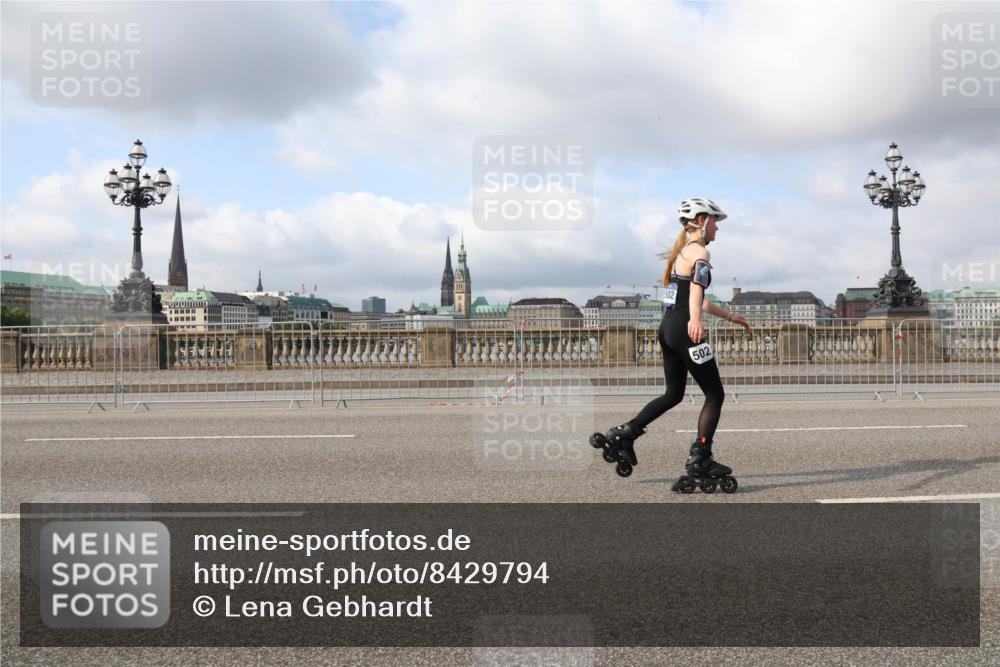 29.06.2025 - hella hamburg halbmarathon Lena Gebhardt http://msf.ph/oto/8429794 29.06.2025 08:59:44 Lombardsbrücke 502 meine-sportfotos.de