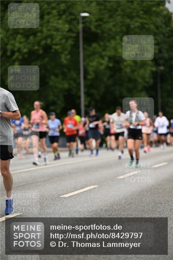 29.06.2025 - hella hamburg halbmarathon Dr. Thomas Lammeyer http://msf.ph/oto/8429797 29.06.2025 10:51:42 Kennedybrücke 1555, 1593, 2162, 2211, 2500, 2537, 2556, 2981, 3277, 3339, 3823, 4325, 4342, 5700, 5895, 6995, 7827, 7960, 8131, 8541, 9092, 9557, 9743, 9758, 10511, 11276, 11378 meine-sportfotos.de