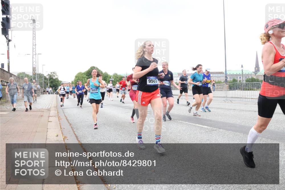 29.06.2025 - hella hamburg halbmarathon Lena Gebhardt http://msf.ph/oto/8429801 29.06.2025 10:54:05 Lombardsbrücke 3557, 237, 9503, 44118348, 1017, 1263, 1687, 1744, 1753, 1762, 1779, 1789, 1822, 2079, 2372, 2600, 2761, 2854, 3055, 3079, 3187, 3188, 3249, 3364, 3465, 3467, 3557, 4323, 4685, 4720, 4801, 4838, 5157, 5309, 5430, 5514, 5804, 5817, 5856, 5898, 5964, 6039, 6192, 6273, 6468, 6583, 6913, 6987, 6988, 6996, 7039, 7498, 7614, 7670, 7874, 7890, 7946, 8801, 8803, 8867, 8924, 9138, 9203, 9503, 9531, 9572, 9771, 10207, 11354, 11390, 11785 meine-sportfotos.de