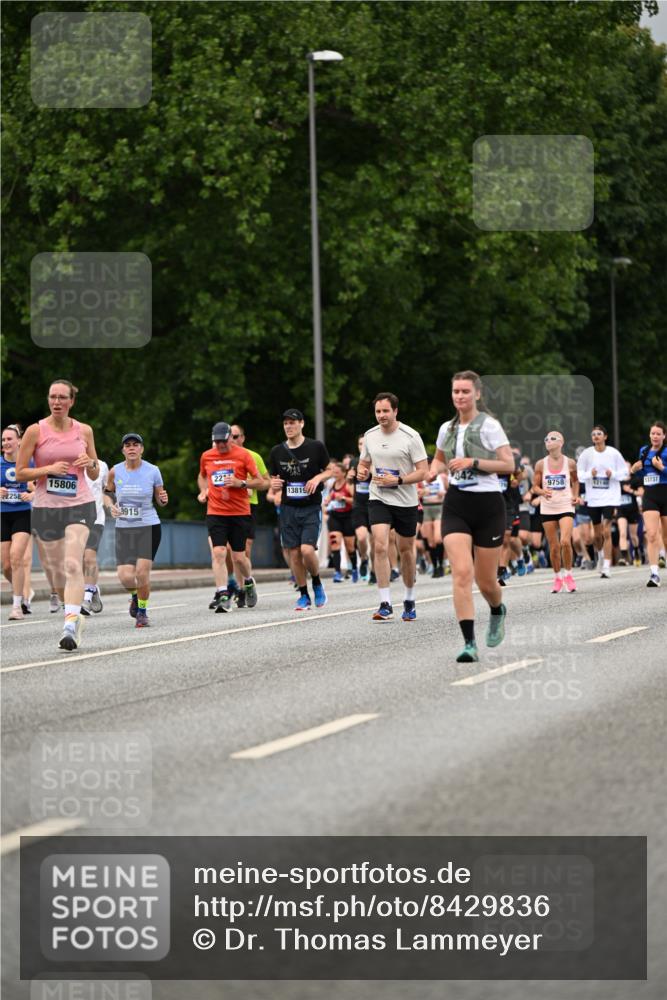 29.06.2025 - hella hamburg halbmarathon Dr. Thomas Lammeyer http://msf.ph/oto/8429836 29.06.2025 10:51:43 Kennedybrücke 1555, 1593, 1618, 2162, 2211, 2500, 2556, 2981, 3277, 3339, 3823, 4325, 4342, 5700, 5895, 6995, 7240, 7827, 7960, 8131, 8541, 9092, 9743, 9758, 10511, 11276, 11378 meine-sportfotos.de