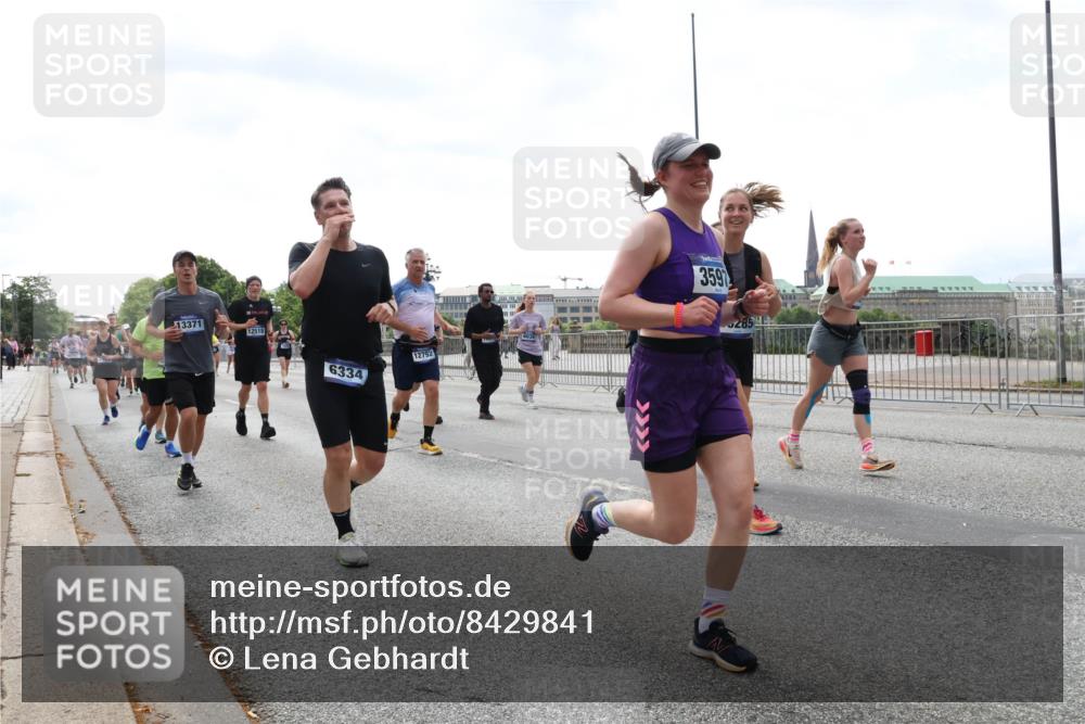 29.06.2025 - hella hamburg halbmarathon Lena Gebhardt http://msf.ph/oto/8429841 29.06.2025 10:43:58 Lombardsbrücke 13371, 12518, 6334, 12792, 3597, 1023, 1026, 1095, 1306, 1310, 1400, 1459, 1802, 1804, 2073, 2186, 2692, 2733, 3065, 3288, 3390, 3596, 3597, 4627, 4636, 4866, 4898, 5001, 5127, 5192, 5201, 5214, 5293, 5370, 5730, 5731, 5890, 5902, 5905, 6036, 6096, 6226, 6334, 6895, 6931, 6971, 6973, 7197, 7205, 7206, 7326, 7489, 7504, 7610, 7818, 8000, 8058, 8233, 8504, 8591, 8763, 8870, 8957, 9073, 9704, 9831, 9879, 10083, 10097, 10200, 10202, 11955 meine-sportfotos.de