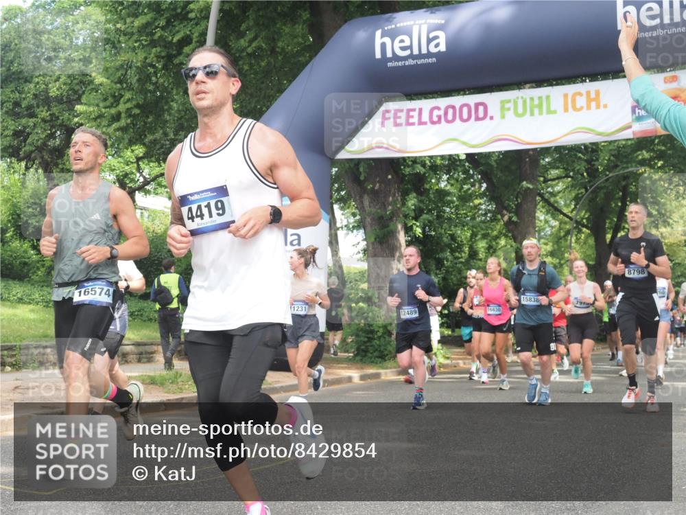 29.06.2025 - hella hamburg halbmarathon KatJ http://msf.ph/oto/8429854 29.06.2025 10:41:32 Zwischen KM18-KM19 2561, 3945, 4419, 6260, 7129, 7973, 8285, 8449 meine-sportfotos.de
