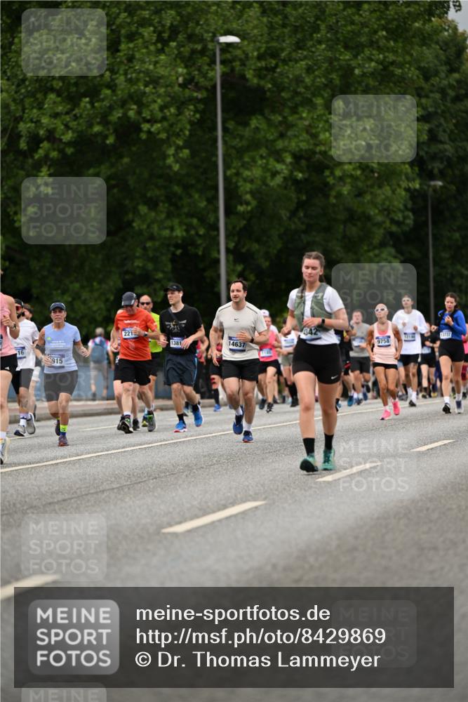 29.06.2025 - hella hamburg halbmarathon Dr. Thomas Lammeyer http://msf.ph/oto/8429869 29.06.2025 10:51:44 Kennedybrücke 1555, 1593, 1618, 2211, 2500, 2556, 2981, 3277, 3339, 3823, 4325, 4342, 5700, 5895, 6995, 7240, 7827, 7960, 8131, 8541, 9092, 9743, 9758, 10511, 11276, 11378 meine-sportfotos.de