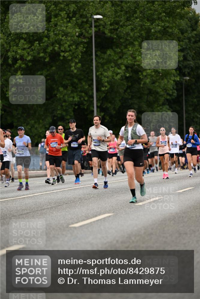 29.06.2025 - hella hamburg halbmarathon Dr. Thomas Lammeyer http://msf.ph/oto/8429875 29.06.2025 10:51:44 Kennedybrücke 1555, 1593, 1618, 2211, 2500, 2556, 2981, 3277, 3339, 3823, 4325, 4342, 5700, 5895, 6995, 7240, 7827, 7960, 8131, 8541, 9092, 9743, 9758, 10511, 11276, 11378 meine-sportfotos.de