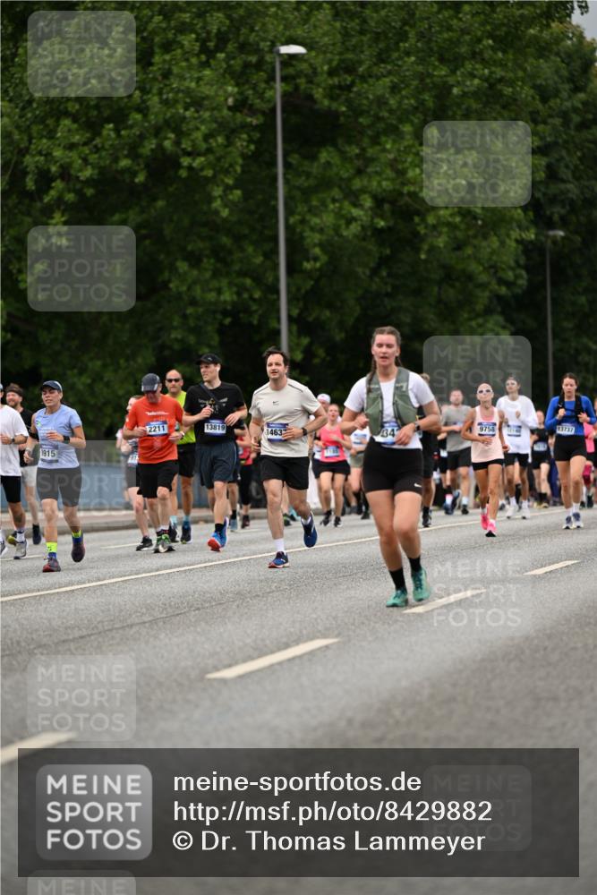 29.06.2025 - hella hamburg halbmarathon Dr. Thomas Lammeyer http://msf.ph/oto/8429882 29.06.2025 10:51:44 Kennedybrücke 1555, 1593, 1618, 2211, 2500, 2556, 2981, 3277, 3339, 3823, 4325, 4342, 5700, 5895, 6995, 7240, 7827, 7960, 8131, 8541, 9092, 9743, 9758, 10511, 11276, 11378 meine-sportfotos.de