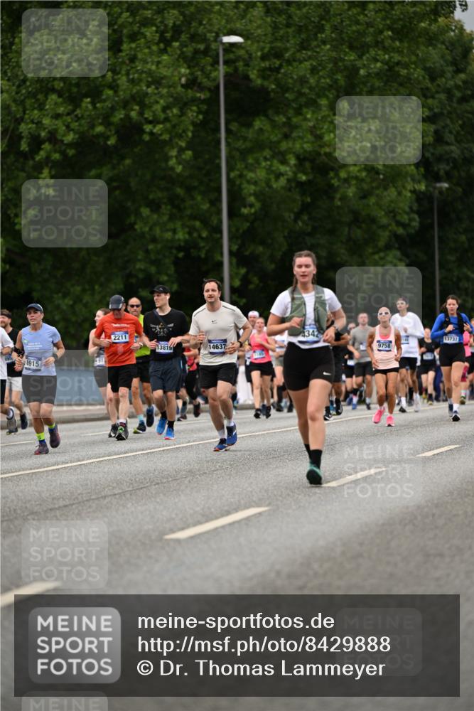 29.06.2025 - hella hamburg halbmarathon Dr. Thomas Lammeyer http://msf.ph/oto/8429888 29.06.2025 10:51:44 Kennedybrücke 1555, 1593, 1618, 2211, 2500, 2556, 2981, 3277, 3339, 3823, 4325, 4342, 5700, 5895, 6995, 7240, 7827, 7960, 8131, 8541, 9092, 9743, 9758, 10511, 11276, 11378 meine-sportfotos.de