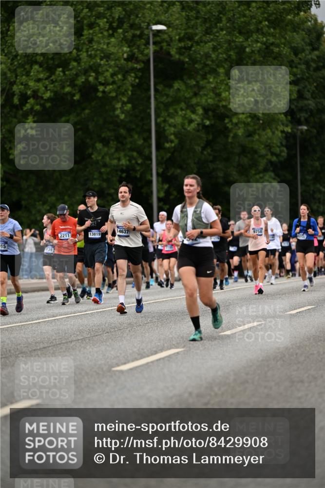 29.06.2025 - hella hamburg halbmarathon Dr. Thomas Lammeyer http://msf.ph/oto/8429908 29.06.2025 10:51:45 Kennedybrücke 1555, 1593, 1618, 2211, 2491, 2500, 2556, 2981, 3277, 3823, 4325, 4342, 5700, 5895, 7240, 7827, 8131, 8541, 9092, 9743, 9758, 10511, 11276, 11378 meine-sportfotos.de