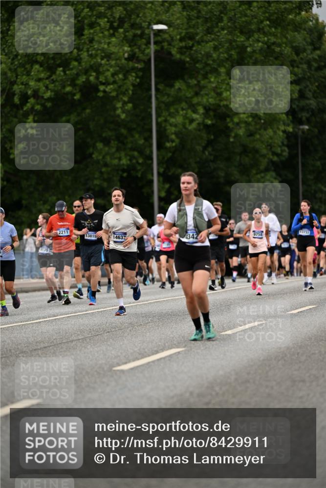 29.06.2025 - hella hamburg halbmarathon Dr. Thomas Lammeyer http://msf.ph/oto/8429911 29.06.2025 10:51:45 Kennedybrücke 1555, 1593, 1618, 2211, 2491, 2500, 2556, 2981, 3277, 3823, 4325, 4342, 5700, 5895, 7240, 7827, 8131, 8541, 9092, 9743, 9758, 10511, 11276, 11378 meine-sportfotos.de