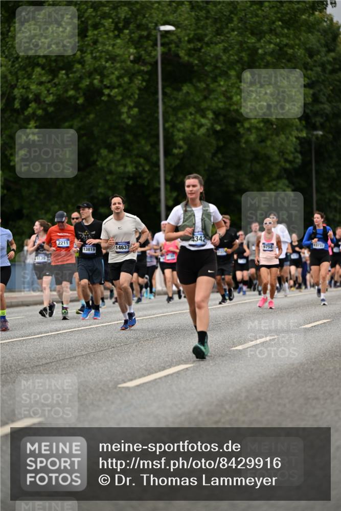 29.06.2025 - hella hamburg halbmarathon Dr. Thomas Lammeyer http://msf.ph/oto/8429916 29.06.2025 10:51:45 Kennedybrücke 1555, 1593, 1618, 2211, 2491, 2500, 2556, 2981, 3277, 3823, 4325, 4342, 5700, 5895, 7240, 7827, 8131, 8541, 9092, 9743, 9758, 10511, 11276, 11378 meine-sportfotos.de