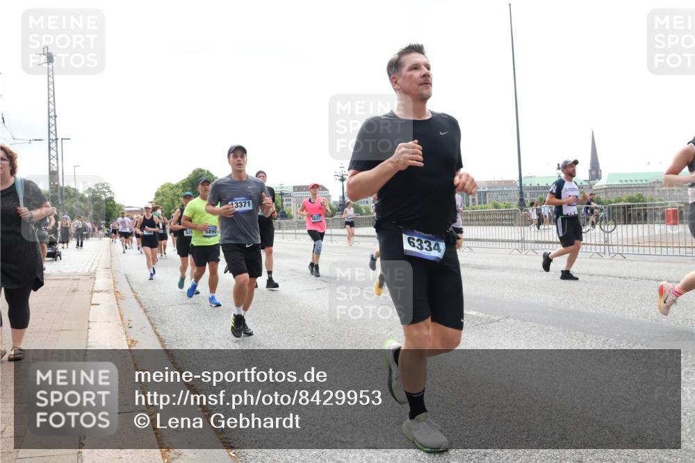29.06.2025 - hella hamburg halbmarathon Lena Gebhardt http://msf.ph/oto/8429953 29.06.2025 10:43:59 Lombardsbrücke 7489, 529, 5890, 13371, 4627, 6334, 1023, 1026, 1095, 1306, 1310, 1400, 1459, 1802, 1804, 2073, 2186, 2692, 2733, 3065, 3288, 3390, 3596, 3597, 4627, 4636, 4866, 4898, 5001, 5127, 5192, 5201, 5214, 5293, 5730, 5731, 5890, 5902, 5905, 6036, 6096, 6226, 6334, 6895, 6931, 6971, 6973, 7197, 7205, 7206, 7326, 7489, 7504, 7610, 7818, 8000, 8058, 8233, 8504, 8591, 8763, 8870, 8957, 9073, 9510, 9704, 9831, 9879, 10083, 10097, 10200, 10202, 10223, 11955 meine-sportfotos.de