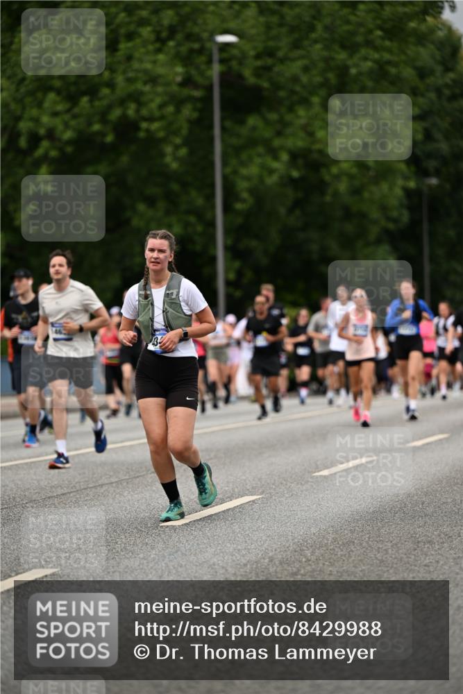 29.06.2025 - hella hamburg halbmarathon Dr. Thomas Lammeyer http://msf.ph/oto/8429988 29.06.2025 10:51:47 Kennedybrücke 1073, 1555, 1593, 1618, 2211, 2320, 2491, 2500, 2556, 2981, 3277, 3823, 4342, 5700, 5895, 7240, 7827, 8105, 8158, 9092, 9743, 9758, 10511, 11276, 11378 meine-sportfotos.de