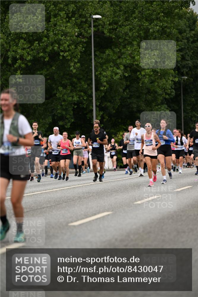 29.06.2025 - hella hamburg halbmarathon Dr. Thomas Lammeyer http://msf.ph/oto/8430047 29.06.2025 10:51:48 Kennedybrücke 1073, 1555, 1593, 1618, 2211, 2320, 2491, 2500, 2556, 2981, 3277, 3823, 4342, 5700, 5895, 7240, 7827, 8105, 8158, 9092, 9743, 9758, 10511, 11276, 11378 meine-sportfotos.de