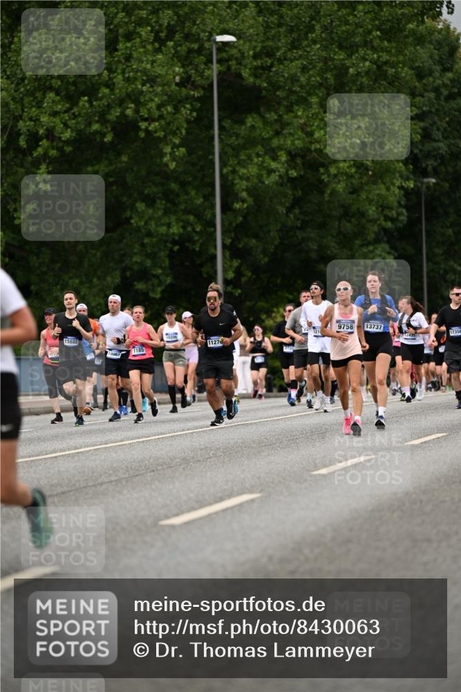 29.06.2025 - hella hamburg halbmarathon Dr. Thomas Lammeyer http://msf.ph/oto/8430063 29.06.2025 10:51:48 Kennedybrücke 1073, 1555, 1593, 1618, 2211, 2320, 2491, 2500, 2556, 2981, 3277, 3823, 4342, 5700, 5895, 7240, 7827, 8105, 8158, 9092, 9743, 9758, 10511, 11276, 11378 meine-sportfotos.de
