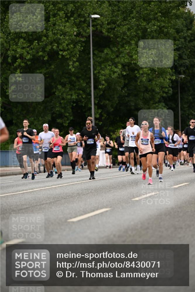 29.06.2025 - hella hamburg halbmarathon Dr. Thomas Lammeyer http://msf.ph/oto/8430071 29.06.2025 10:51:48 Kennedybrücke 1073, 1555, 1593, 1618, 2211, 2320, 2491, 2500, 2556, 2981, 3277, 3823, 4342, 5700, 5895, 7240, 7827, 8105, 8158, 9092, 9743, 9758, 10511, 11276, 11378 meine-sportfotos.de