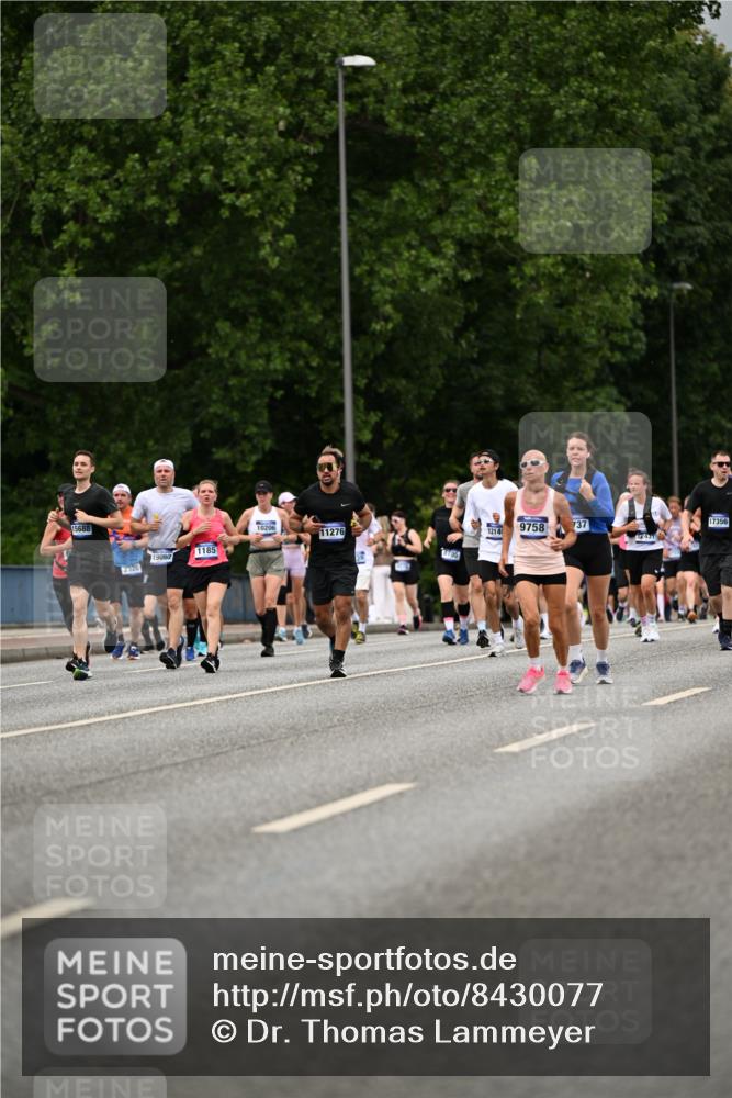 29.06.2025 - hella hamburg halbmarathon Dr. Thomas Lammeyer http://msf.ph/oto/8430077 29.06.2025 10:51:48 Kennedybrücke 1073, 1555, 1593, 1618, 2211, 2320, 2491, 2500, 2556, 2981, 3277, 3823, 4342, 5700, 5895, 7240, 7827, 8105, 8158, 9092, 9743, 9758, 10511, 11276, 11378 meine-sportfotos.de