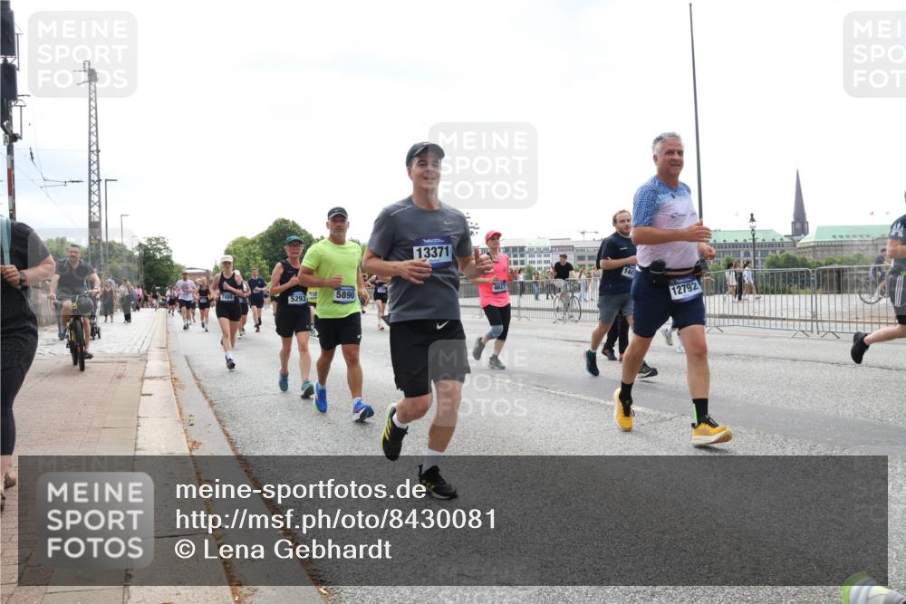 29.06.2025 - hella hamburg halbmarathon Lena Gebhardt http://msf.ph/oto/8430081 29.06.2025 10:44:00 Lombardsbrücke 7489, 5293, 5890, 13371, 4627, 144, 12792, 1023, 1026, 1095, 1306, 1310, 1400, 1459, 1519, 1802, 1804, 2073, 2186, 2692, 2733, 3065, 3288, 3390, 3596, 3597, 4627, 4636, 4866, 4898, 5001, 5127, 5192, 5201, 5214, 5293, 5730, 5731, 5890, 5902, 5905, 6036, 6096, 6226, 6334, 6895, 6971, 6973, 7197, 7205, 7206, 7326, 7489, 7504, 7610, 7818, 7842, 8000, 8058, 8504, 8591, 8763, 8870, 8957, 9073, 9510, 9704, 9831, 9879, 10097, 10200, 10202, 10223, 11955 meine-sportfotos.de