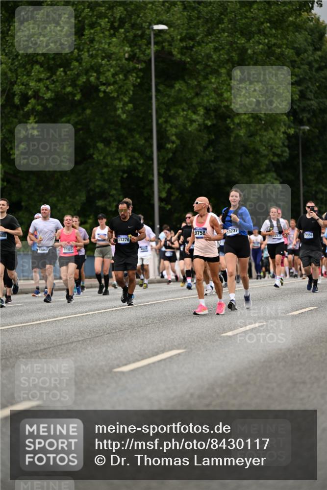 29.06.2025 - hella hamburg halbmarathon Dr. Thomas Lammeyer http://msf.ph/oto/8430117 29.06.2025 10:51:49 Kennedybrücke 1073, 1555, 1593, 1618, 2211, 2320, 2491, 2500, 2981, 4342, 5700, 5895, 7240, 8105, 8158, 9092, 9743, 9758, 10511, 11276, 11378 meine-sportfotos.de