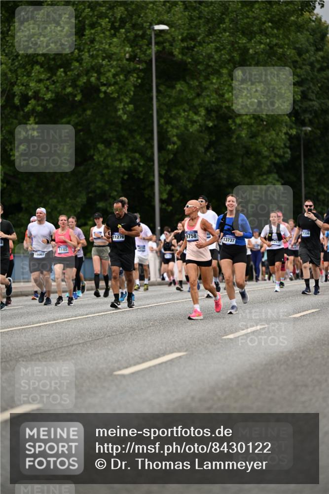 29.06.2025 - hella hamburg halbmarathon Dr. Thomas Lammeyer http://msf.ph/oto/8430122 29.06.2025 10:51:49 Kennedybrücke 1073, 1555, 1593, 1618, 2211, 2320, 2491, 2500, 2981, 4342, 5700, 5895, 7240, 8105, 8158, 9092, 9743, 9758, 10511, 11276, 11378 meine-sportfotos.de