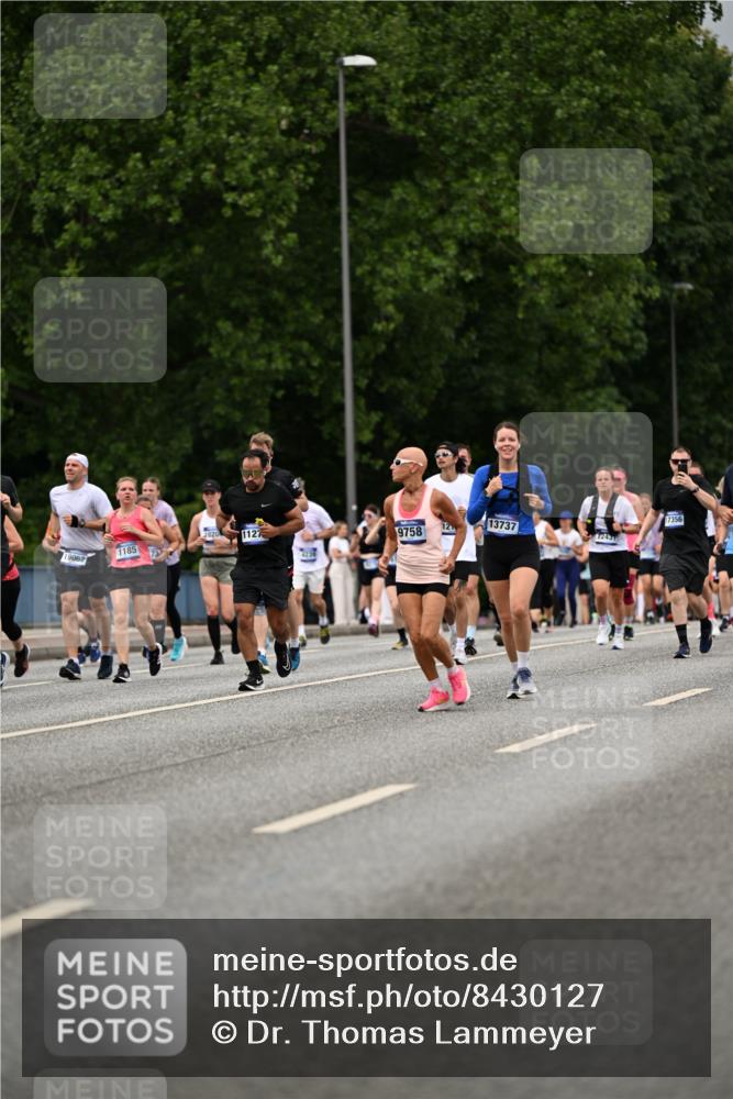 29.06.2025 - hella hamburg halbmarathon Dr. Thomas Lammeyer http://msf.ph/oto/8430127 29.06.2025 10:51:49 Kennedybrücke 1073, 1555, 1593, 1618, 2211, 2320, 2491, 2500, 2981, 4342, 5700, 5895, 7240, 8105, 8158, 9092, 9743, 9758, 10511, 11276, 11378 meine-sportfotos.de