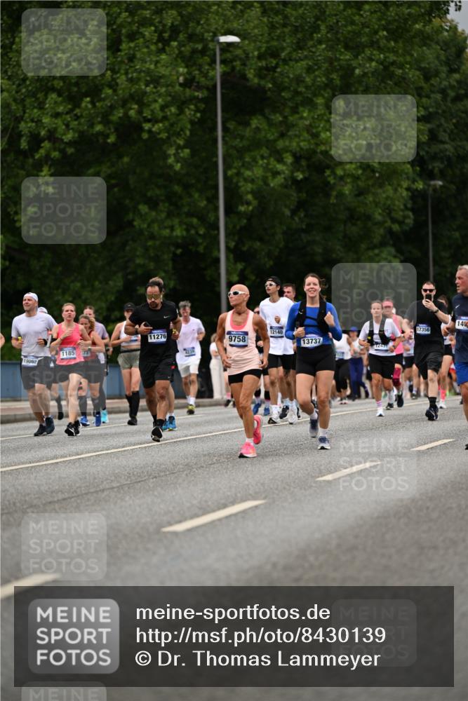 29.06.2025 - hella hamburg halbmarathon Dr. Thomas Lammeyer http://msf.ph/oto/8430139 29.06.2025 10:51:50 Kennedybrücke 1073, 1555, 1593, 1618, 2211, 2320, 2491, 2500, 2981, 4342, 5700, 5895, 7240, 8105, 8158, 9092, 9743, 9758, 10511, 10903, 11276, 11378 meine-sportfotos.de