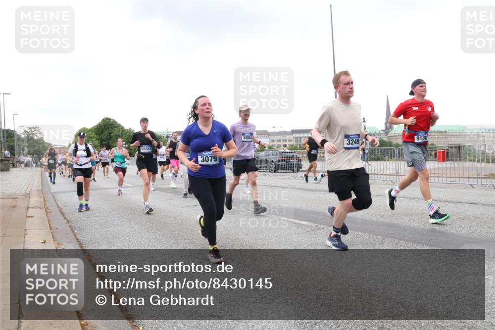 29.06.2025 - hella hamburg halbmarathon Lena Gebhardt http://msf.ph/oto/8430145 29.06.2025 10:54:09 Lombardsbrücke 12283, 3079, 5804, 3249, 9138, 1017, 1263, 1687, 1744, 1753, 1762, 1779, 1789, 1822, 1949, 2079, 2372, 2600, 2761, 2854, 3055, 3079, 3187, 3188, 3249, 3364, 3465, 3467, 3557, 3857, 4323, 4685, 4720, 4801, 4838, 5157, 5309, 5430, 5514, 5804, 5817, 5856, 5898, 5933, 5964, 6039, 6192, 6273, 6468, 6583, 6987, 6988, 7039, 7498, 7614, 7670, 7874, 7946, 8801, 8803, 8867, 8924, 9130, 9138, 9203, 9503, 9572, 9771, 10207, 11354, 11390, 11785 meine-sportfotos.de