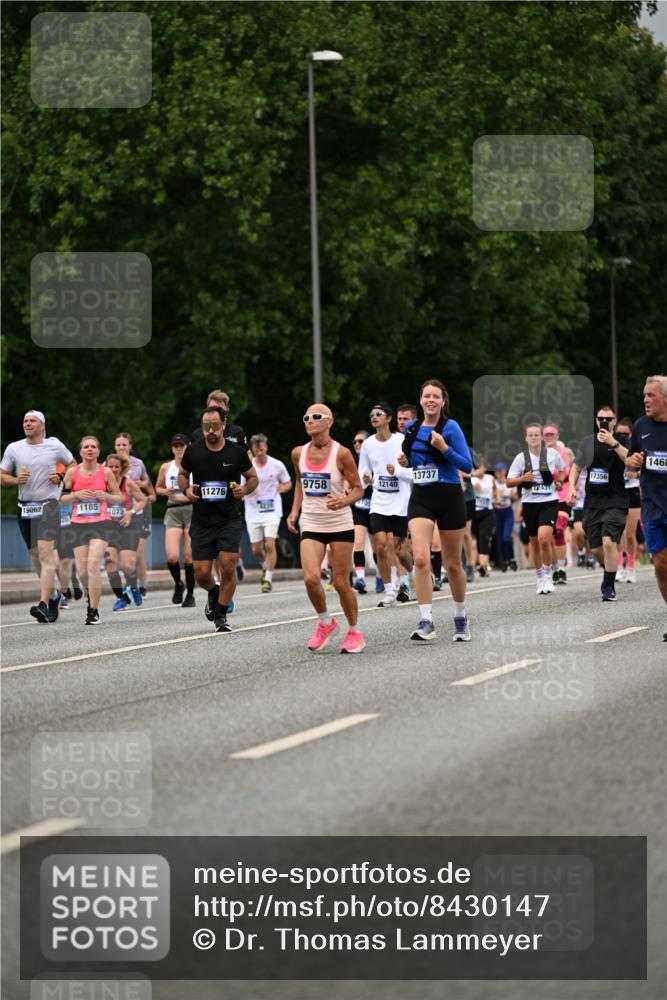 29.06.2025 - hella hamburg halbmarathon Dr. Thomas Lammeyer http://msf.ph/oto/8430147 29.06.2025 10:51:50 Kennedybrücke 1073, 1555, 1593, 1618, 2211, 2320, 2491, 2500, 2981, 4342, 5700, 5895, 7240, 8105, 8158, 9092, 9743, 9758, 10511, 10903, 11276, 11378 meine-sportfotos.de