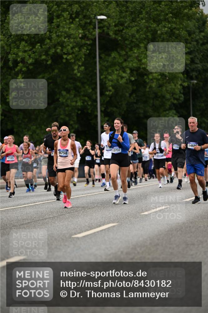 29.06.2025 - hella hamburg halbmarathon Dr. Thomas Lammeyer http://msf.ph/oto/8430182 29.06.2025 10:51:50 Kennedybrücke 1073, 1555, 1593, 1618, 2211, 2320, 2491, 2500, 2981, 4342, 5700, 5895, 7240, 8105, 8158, 9092, 9743, 9758, 10511, 10903, 11276, 11378 meine-sportfotos.de