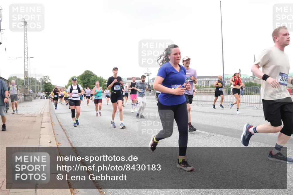 29.06.2025 - hella hamburg halbmarathon Lena Gebhardt http://msf.ph/oto/8430183 29.06.2025 10:54:10 Lombardsbrücke 12283, 904, 580, 3249, 1017, 1263, 1687, 1744, 1753, 1762, 1779, 1789, 1822, 1949, 2079, 2372, 2600, 2761, 2854, 3055, 3079, 3187, 3188, 3249, 3364, 3465, 3467, 3557, 3857, 4323, 4685, 4720, 4801, 4838, 5157, 5309, 5430, 5514, 5804, 5817, 5856, 5898, 5933, 5964, 6039, 6192, 6273, 6468, 6583, 6987, 6988, 7039, 7498, 7614, 7670, 7874, 7946, 8801, 8803, 8867, 8924, 9130, 9138, 9203, 9503, 9572, 9771, 10207, 11354, 11390, 11785 meine-sportfotos.de