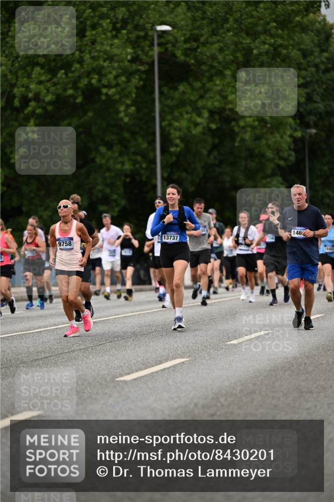 29.06.2025 - hella hamburg halbmarathon Dr. Thomas Lammeyer http://msf.ph/oto/8430201 29.06.2025 10:51:51 Kennedybrücke 1073, 1555, 1593, 1618, 2211, 2320, 2491, 2500, 2981, 3679, 4239, 4342, 5700, 5895, 7240, 8105, 8158, 8270, 9092, 9743, 9758, 10511, 10658, 10903, 11276 meine-sportfotos.de
