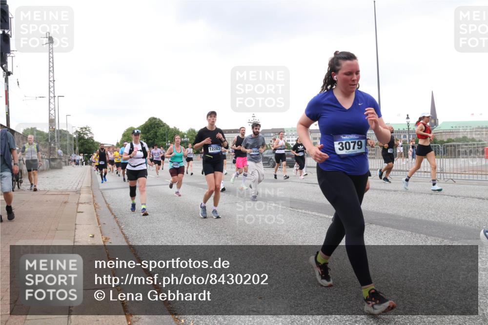 29.06.2025 - hella hamburg halbmarathon Lena Gebhardt http://msf.ph/oto/8430202 29.06.2025 10:54:10 Lombardsbrücke 12283, 8904, 3079, 1017, 1263, 1687, 1744, 1753, 1762, 1779, 1789, 1822, 1949, 2079, 2372, 2600, 2761, 2854, 3055, 3079, 3187, 3188, 3249, 3364, 3465, 3467, 3557, 3857, 4323, 4685, 4720, 4801, 4838, 5157, 5309, 5430, 5514, 5804, 5817, 5856, 5898, 5933, 5964, 6039, 6192, 6273, 6468, 6583, 6987, 6988, 7039, 7498, 7614, 7670, 7874, 7946, 8801, 8803, 8867, 8924, 9130, 9138, 9203, 9503, 9572, 9771, 10207, 11354, 11390, 11785 meine-sportfotos.de