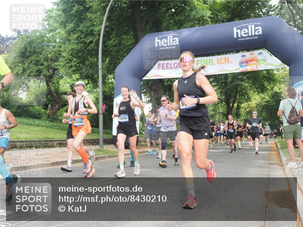 29.06.2025 - hella hamburg halbmarathon KatJ http://msf.ph/oto/8430210 29.06.2025 10:41:44 Zwischen KM18-KM19 1327, 1815, 2119, 3041, 3256, 5319 meine-sportfotos.de