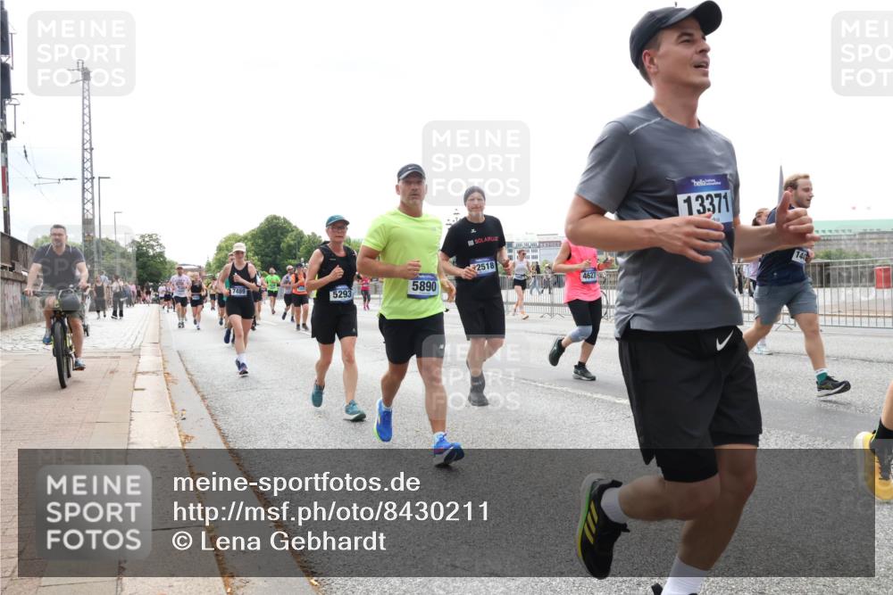 29.06.2025 - hella hamburg halbmarathon Lena Gebhardt http://msf.ph/oto/8430211 29.06.2025 10:44:00 Lombardsbrücke 2518, 7489, 5293, 5890, 4627, 13371, 144, 1023, 1026, 1095, 1306, 1310, 1400, 1459, 1519, 1802, 1804, 2073, 2186, 2692, 2733, 3065, 3288, 3390, 3596, 3597, 4627, 4636, 4866, 4898, 5001, 5127, 5192, 5201, 5214, 5293, 5730, 5731, 5890, 5902, 5905, 6036, 6096, 6226, 6334, 6895, 6971, 6973, 7197, 7205, 7206, 7326, 7489, 7504, 7610, 7818, 7842, 8000, 8058, 8504, 8591, 8763, 8870, 8957, 9073, 9510, 9704, 9831, 9879, 10097, 10200, 10202, 10223, 11955 meine-sportfotos.de