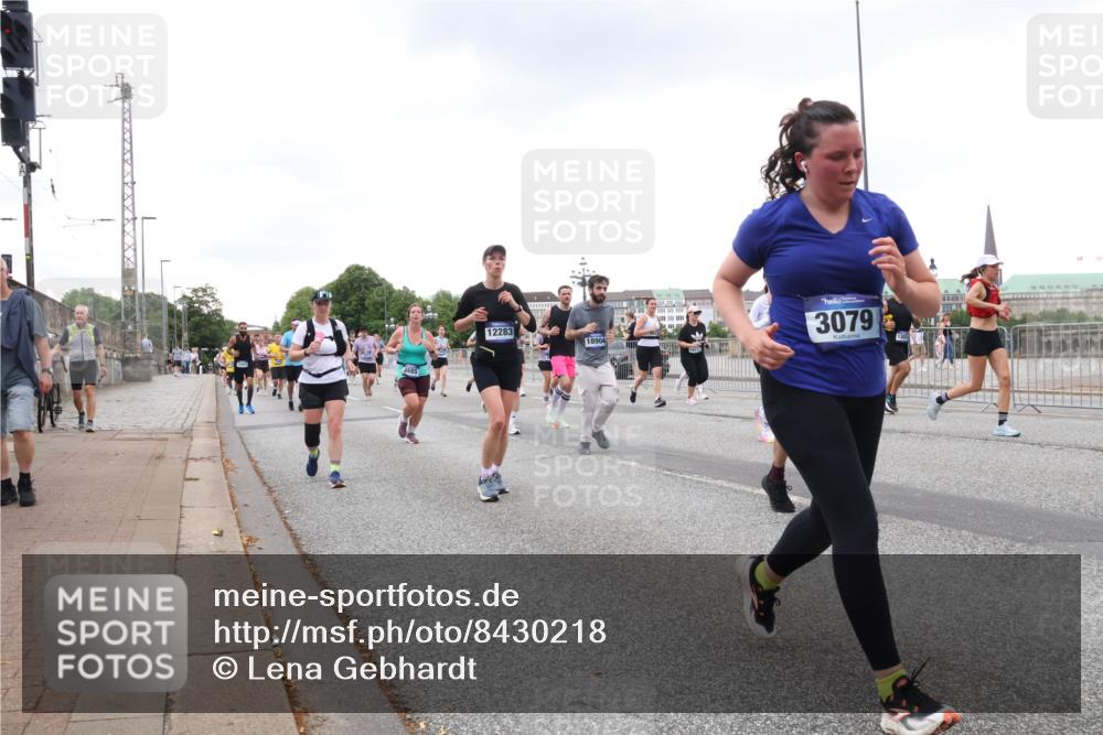 29.06.2025 - hella hamburg halbmarathon Lena Gebhardt http://msf.ph/oto/8430218 29.06.2025 10:54:10 Lombardsbrücke 12283, 18904, 3079, 1017, 1263, 1687, 1744, 1753, 1762, 1779, 1789, 1822, 1949, 2079, 2372, 2600, 2761, 2854, 3055, 3079, 3187, 3188, 3249, 3364, 3465, 3467, 3557, 3857, 4323, 4685, 4720, 4801, 4838, 5157, 5309, 5430, 5514, 5804, 5817, 5856, 5898, 5933, 5964, 6039, 6192, 6273, 6468, 6583, 6987, 6988, 7039, 7498, 7614, 7670, 7874, 7946, 8801, 8803, 8867, 8924, 9130, 9138, 9203, 9503, 9572, 9771, 10207, 11354, 11390, 11785 meine-sportfotos.de