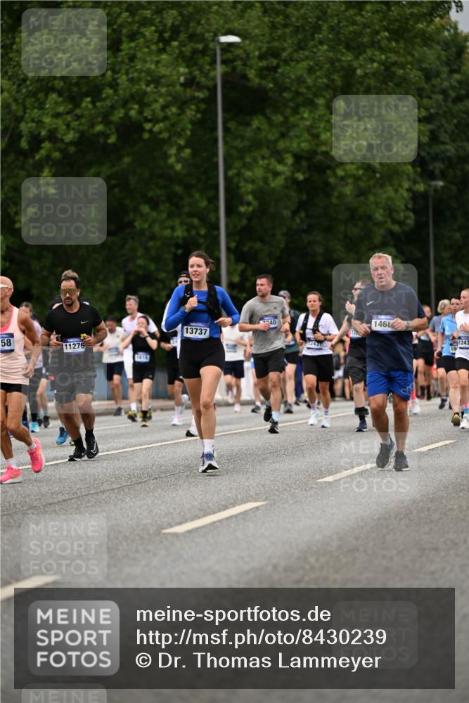 29.06.2025 - hella hamburg halbmarathon Dr. Thomas Lammeyer http://msf.ph/oto/8430239 29.06.2025 10:51:52 Kennedybrücke 1073, 1523, 1555, 1593, 1618, 2211, 2320, 2491, 2500, 2981, 3679, 4239, 4342, 5700, 5796, 5895, 7240, 8105, 8158, 8270, 9092, 9743, 9758, 10658, 10903, 11276 meine-sportfotos.de